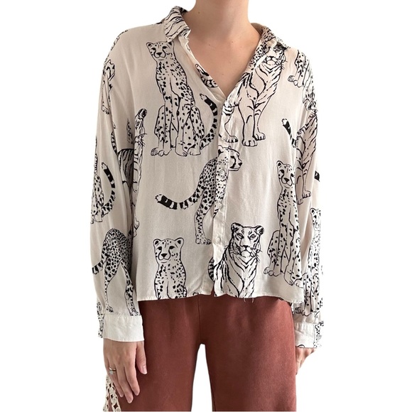 Jane and Delancey Tops - Jane and Delancey Button Down Shirt Long Sleeve Animal Cheetah Cat Size Medium